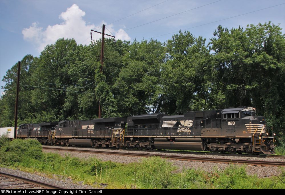 NS 1128 leads 26T
